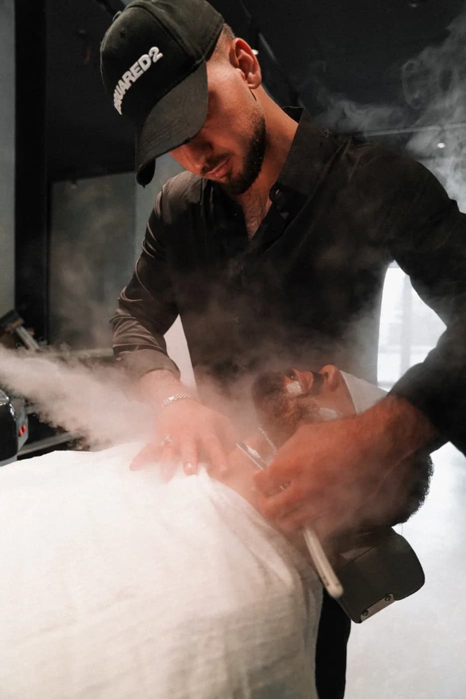 Rasur mit heißem Tuch bei ONYX Cuts in Wien